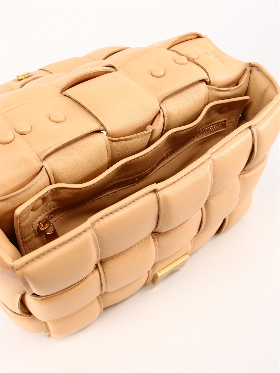 Bottega Veneta The Chain Cassette Shoulder Bag In Nude