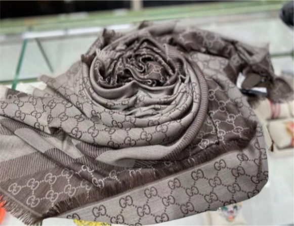 Gucci Logo Scarf In Black