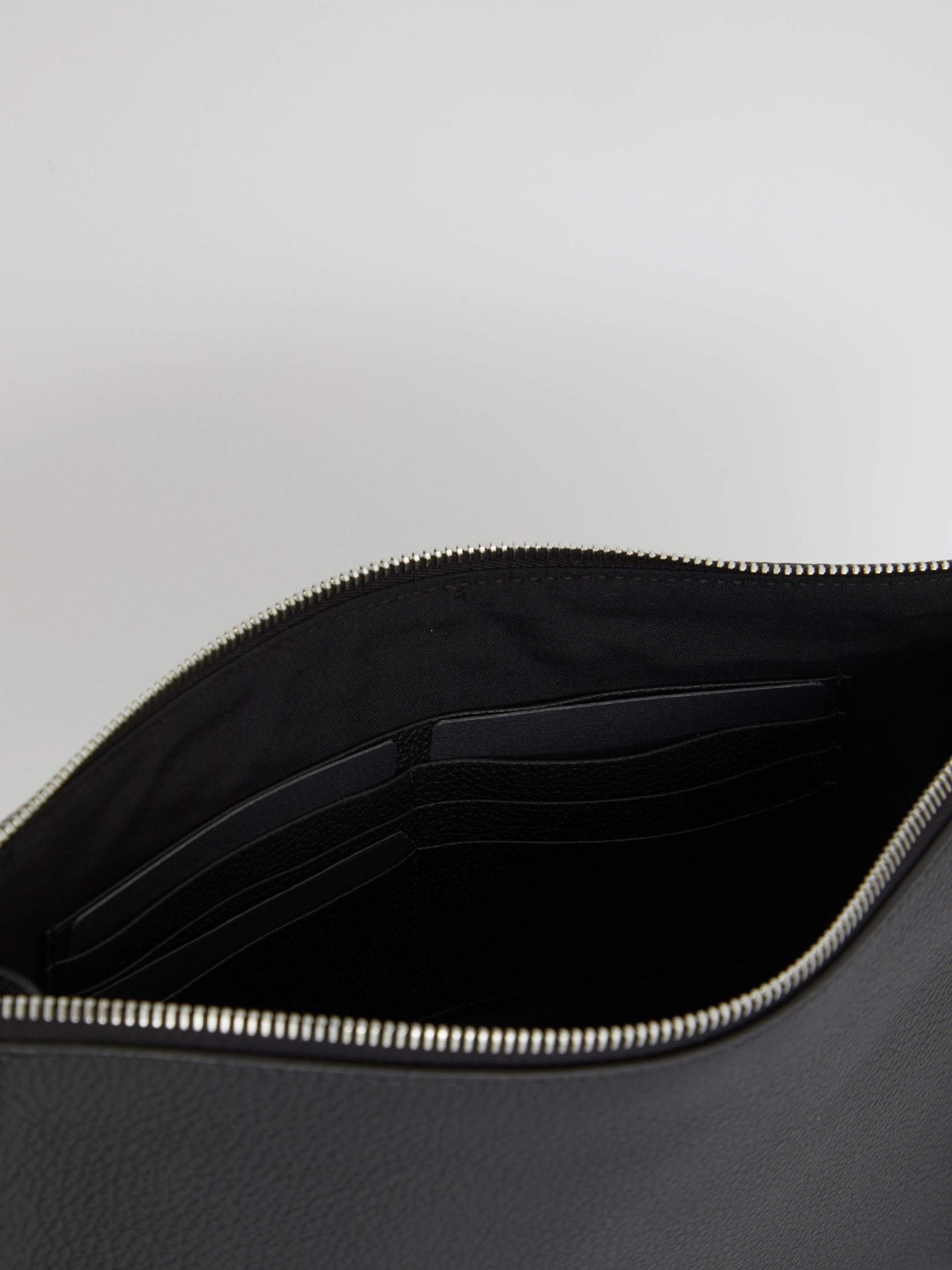Fendi Zipper Handbag In Black
