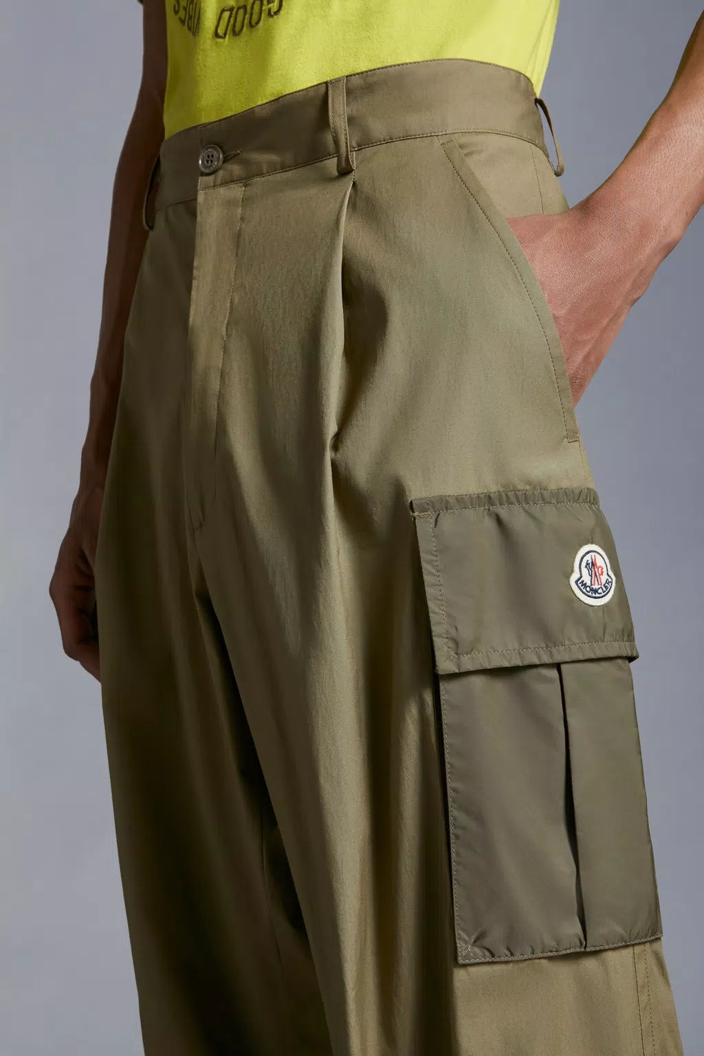Moncler Contrast Pockets Cargo Pants In Brown