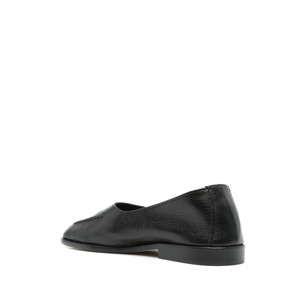 Hereu Round Toe Flat Shoes In Black