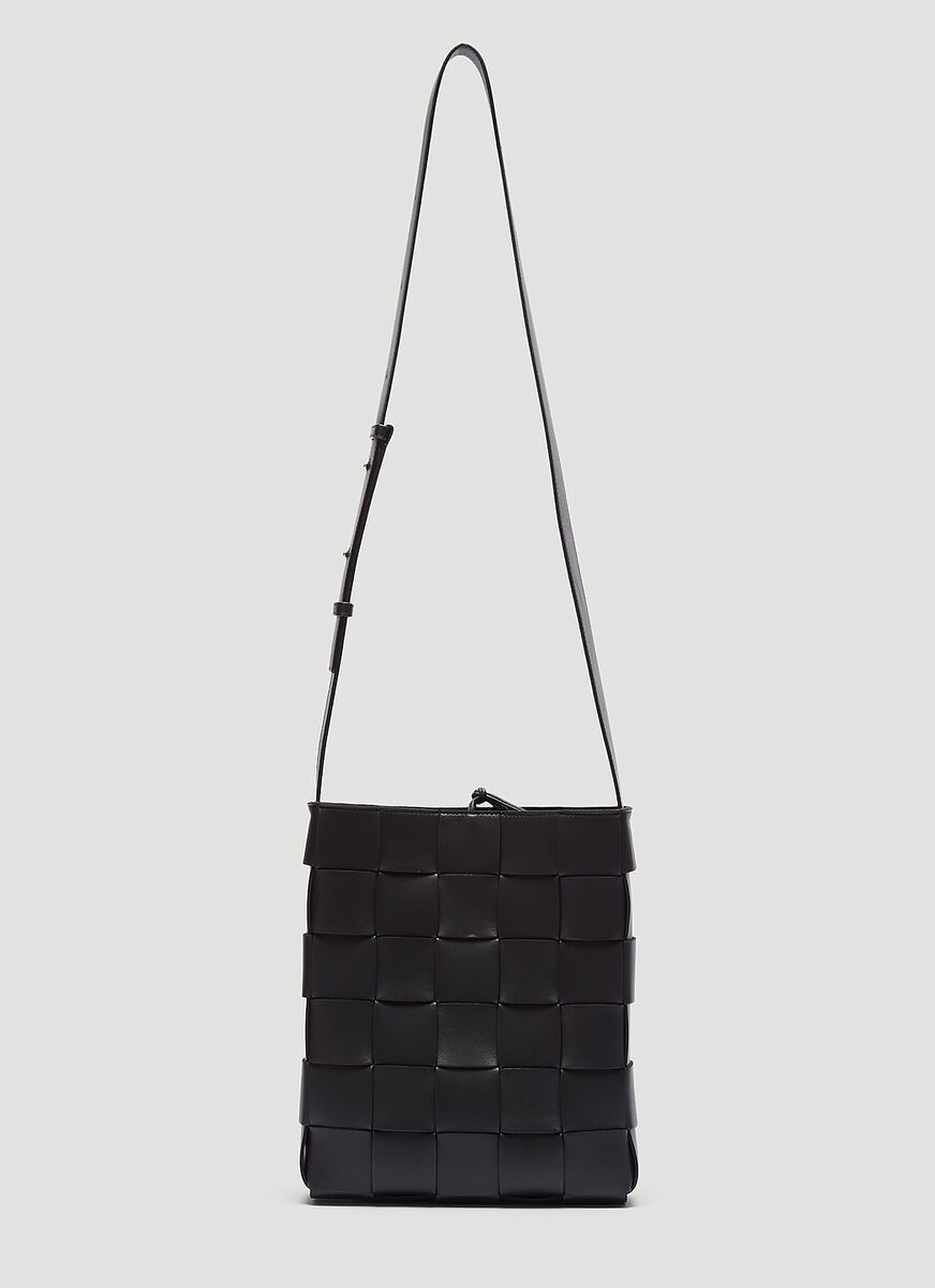 Bottega Veneta Cassette Intrecciato Shoulder Bag In Black