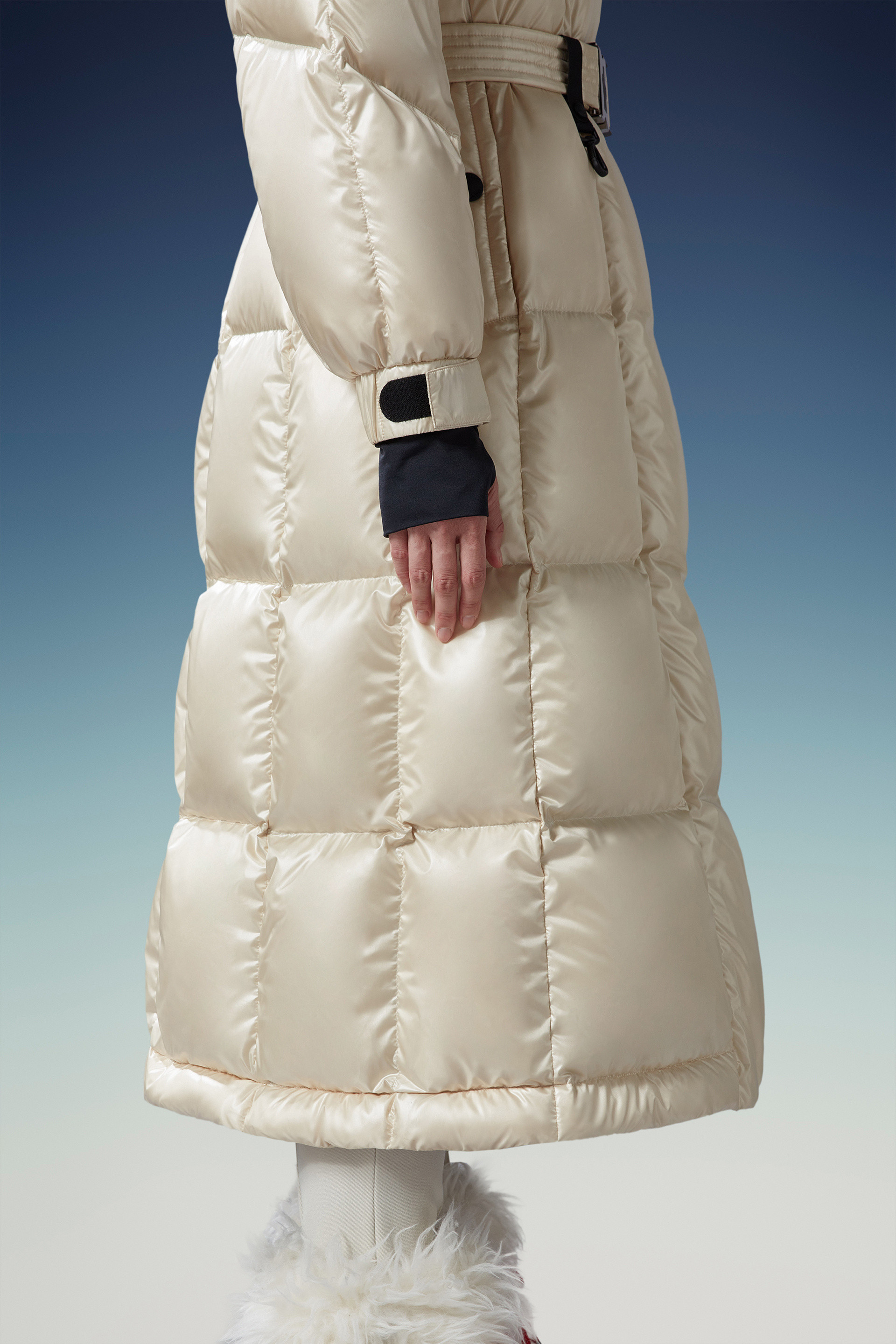 Moncler Chamoille Long-sleeved Down Jacket In Nude