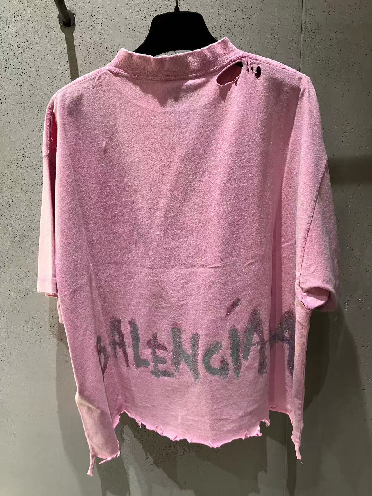Balenciaga Ripped Crew Neck T-shirt In Pink