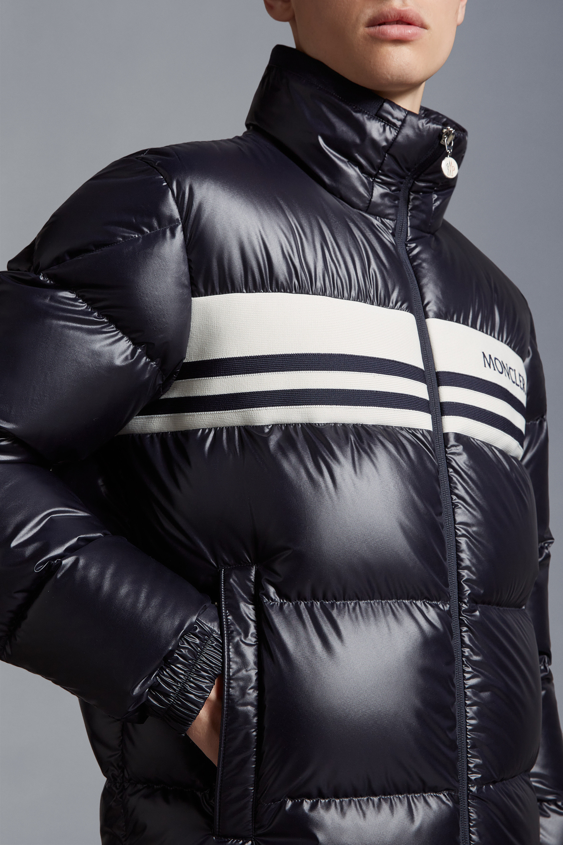 Moncler Logo Embroidered Zip-up Puffer Jacket In Blue