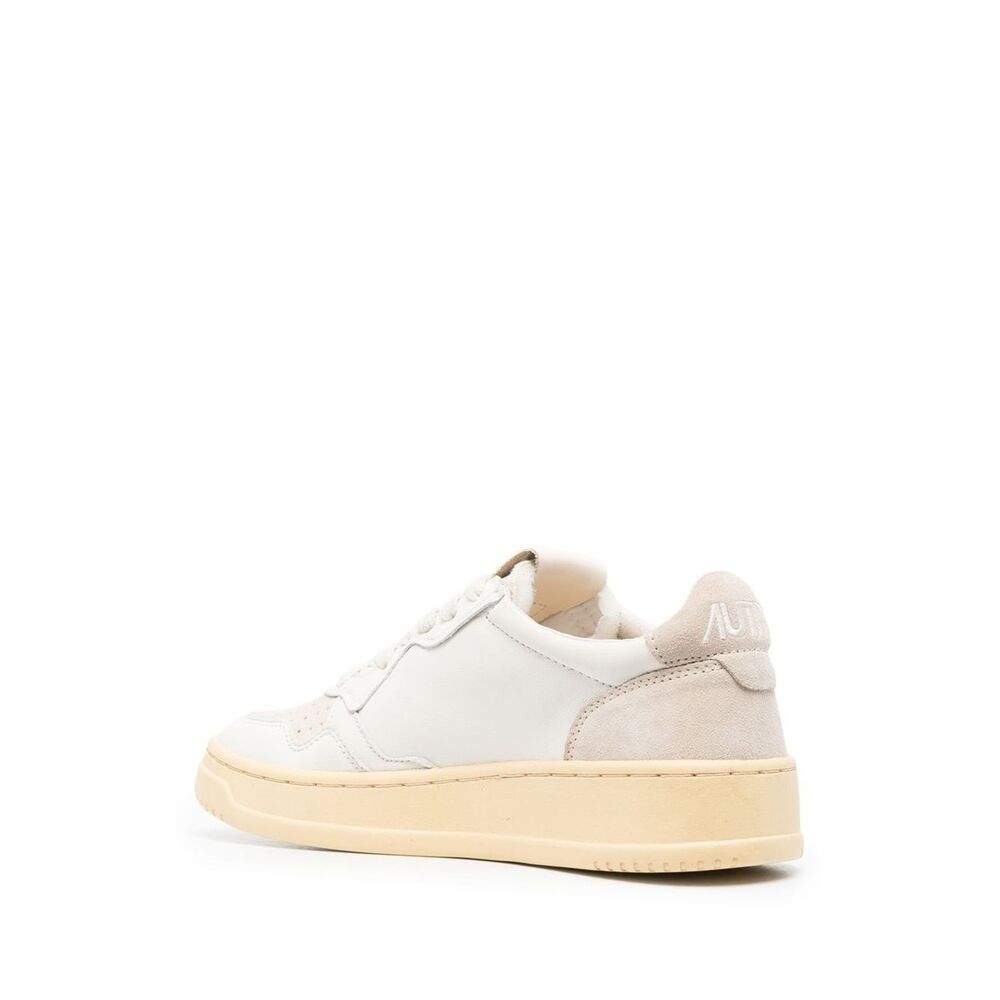 Autry Low Top Sneakers In Calf Leather And Suede In White
