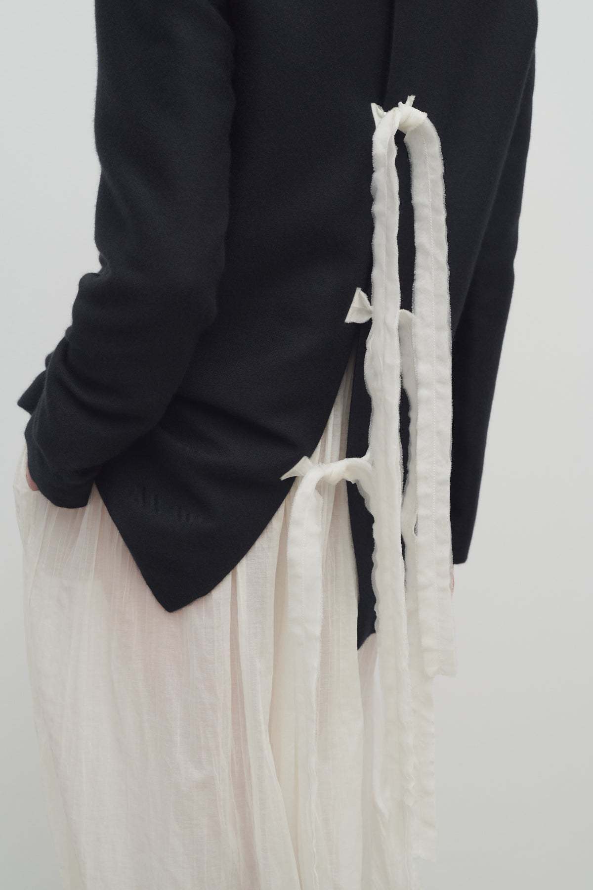 The Row Guri Cashmere Silk Top In Black