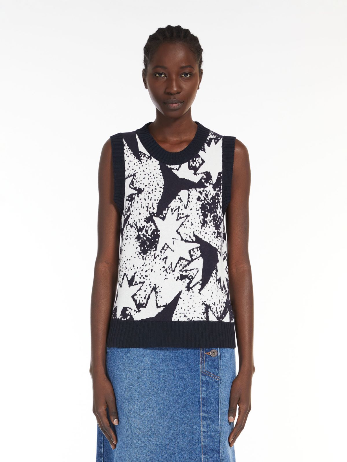Weekend Max Mara Sleeveless Round Neck Top In Black