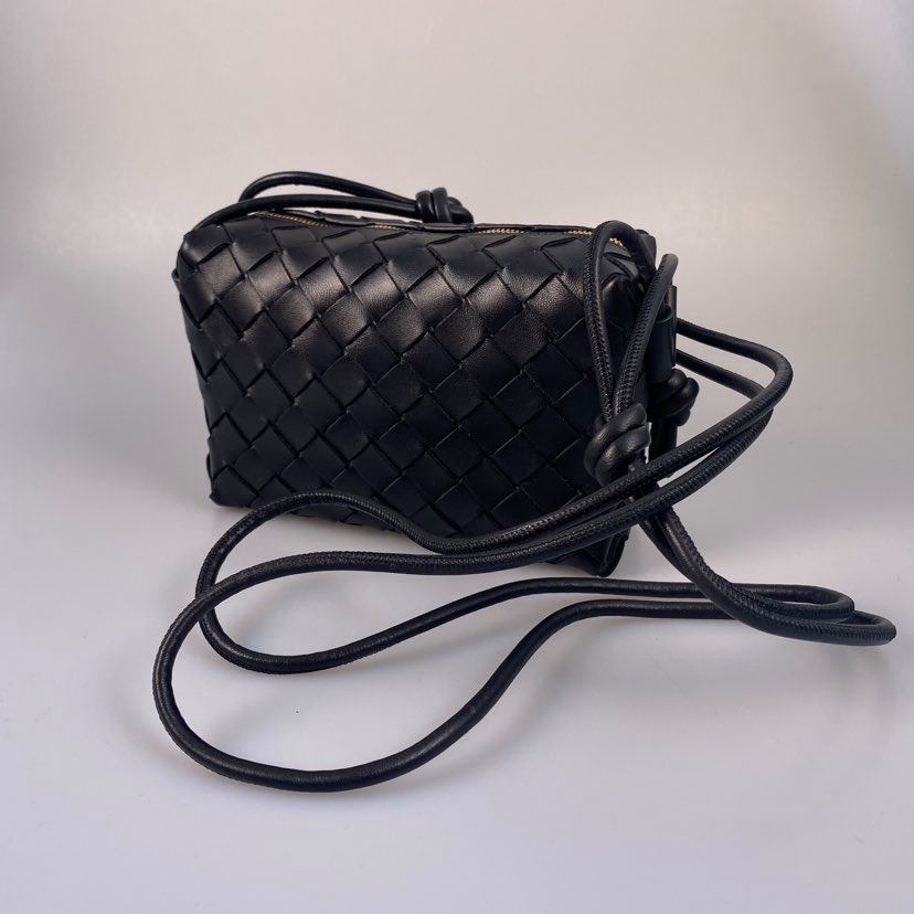 Bottega Veneta Loop Intrecciato Leather Crossbody Bag In Black