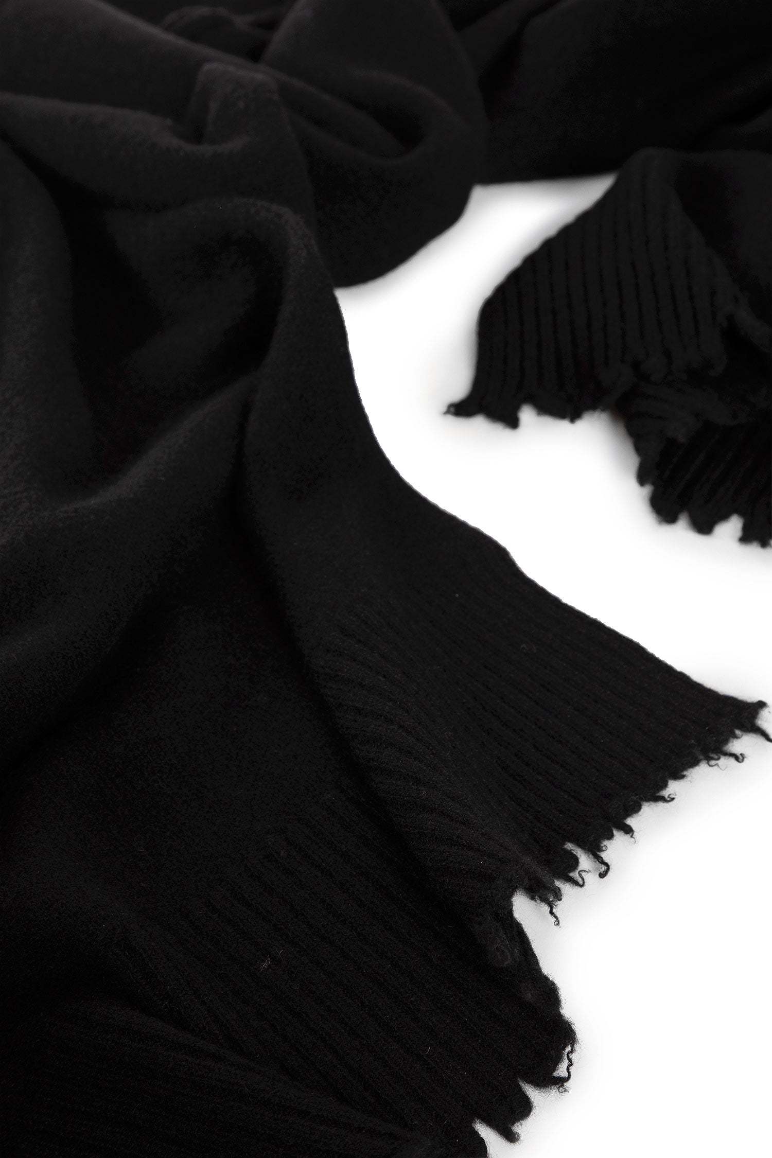 Uma Wang Rib Scarf With Frayed Edges In Black