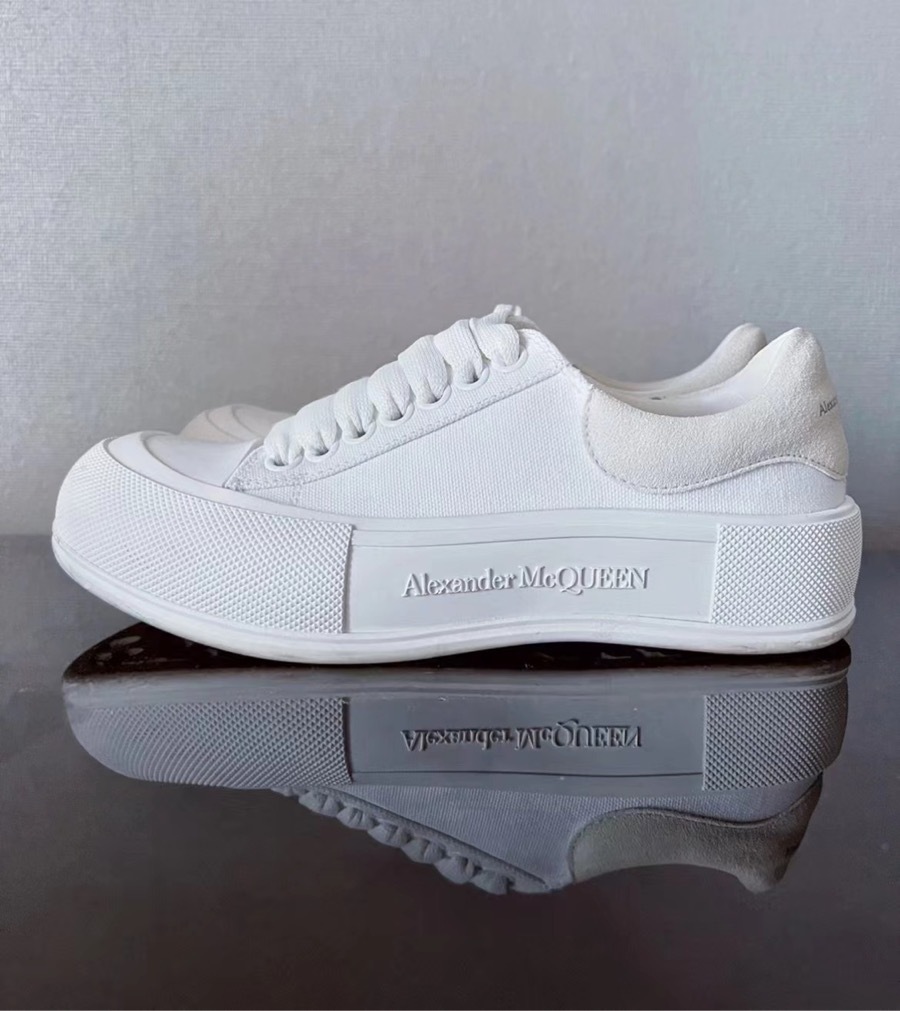 Alexander Mcqueen Deck Plimsoll Lace-up Sneakers In White