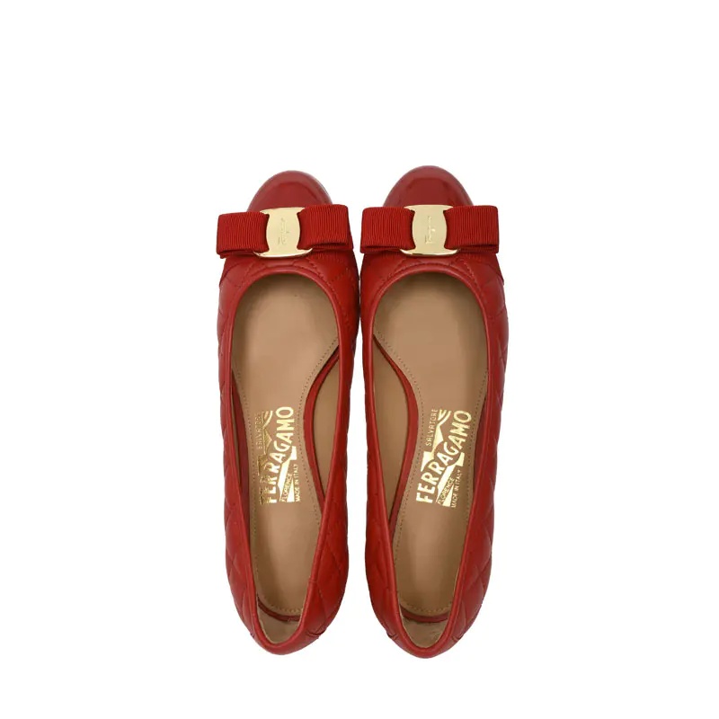 Ferragamo Bow Tie Clasp High Heels In Red