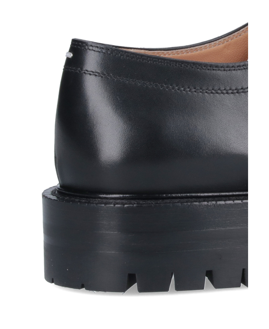 Maison Margiela Tabi Laced Shoes In Black