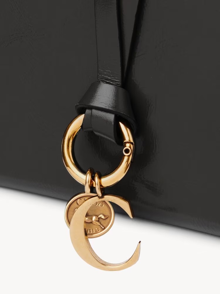 Chloé Alphabet Bifold Wallet In Shiny Leather In Black