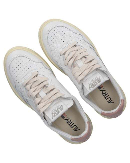 Autry Low Top Medalist Sneakers In White