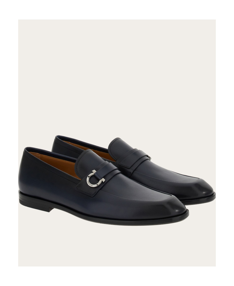 Ferragamo Gancini Decorated Mokasin Shoes In Blue