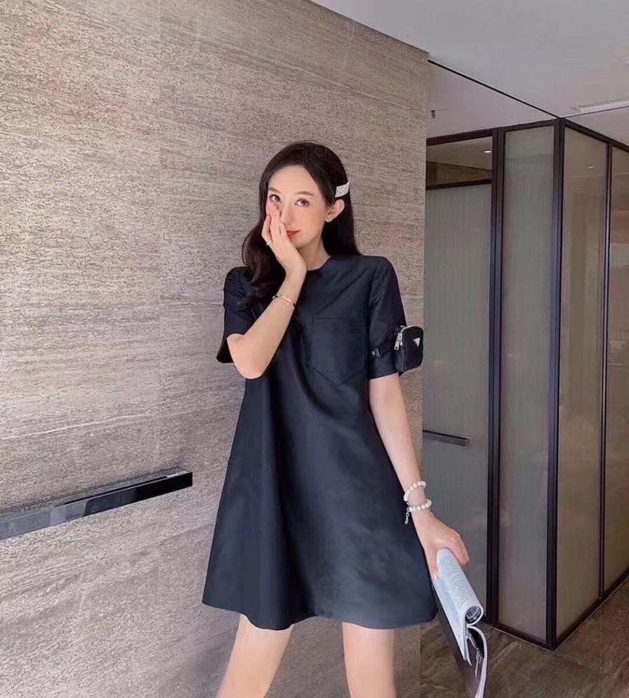 Prada Pouch Sleeve T-shirt Dress In Black