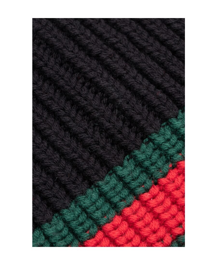 Gucci Ribbed Black Beanie With Striking Greenaccent