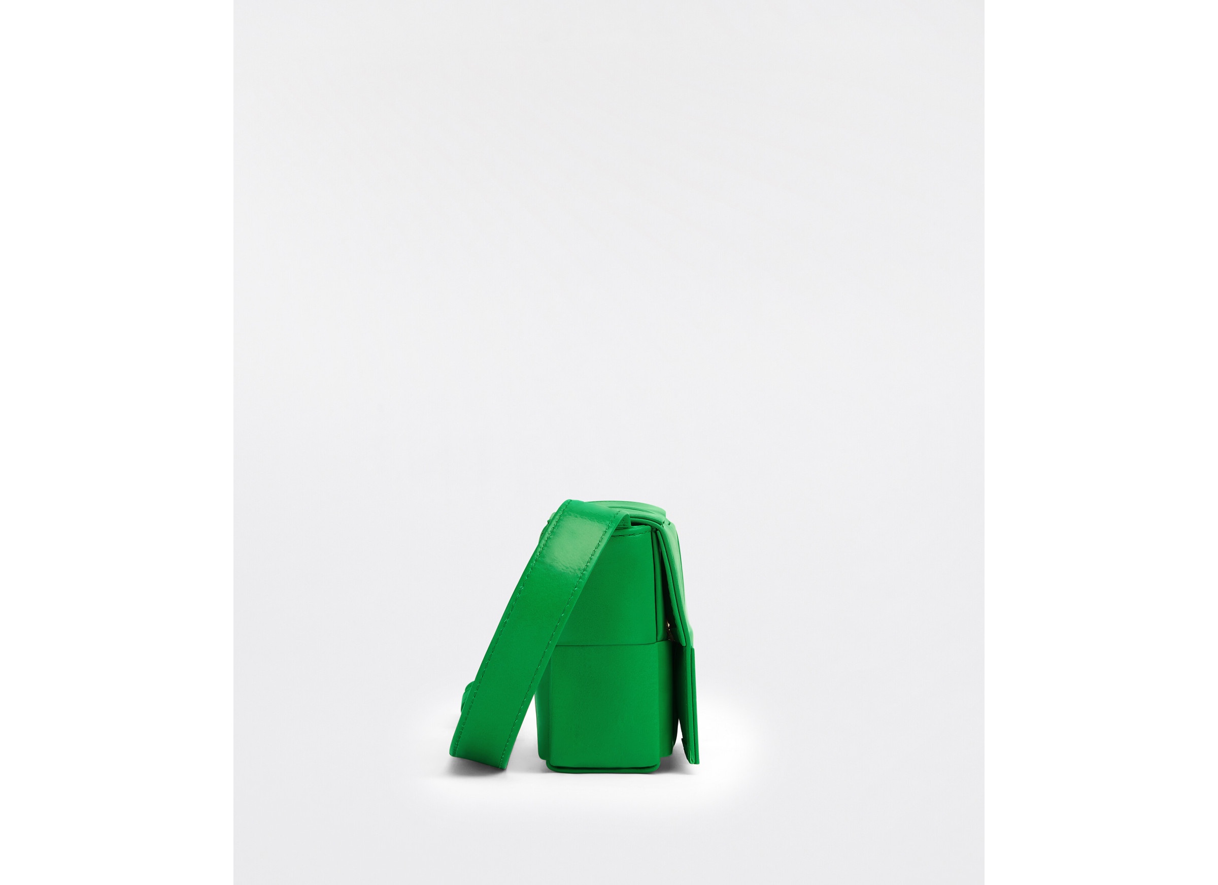 Bottega Veneta Interwoven Leather Shoulder Bag In Green
