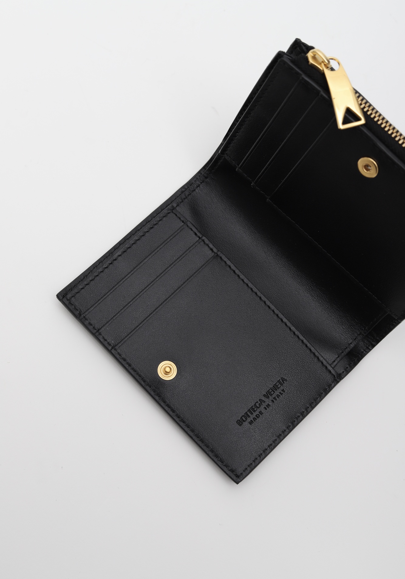 Bottega Veneta Intrecciato Bi-fold Wallet In Black