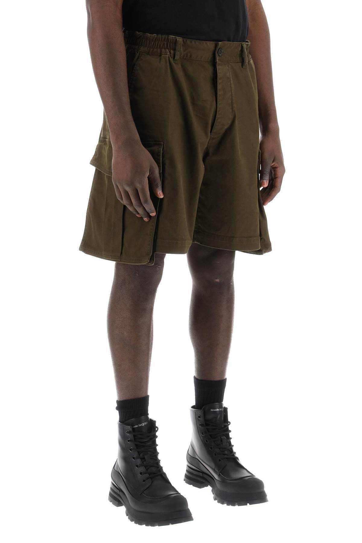 Dsquared2 Straight Leg Cargo Shorts In Green