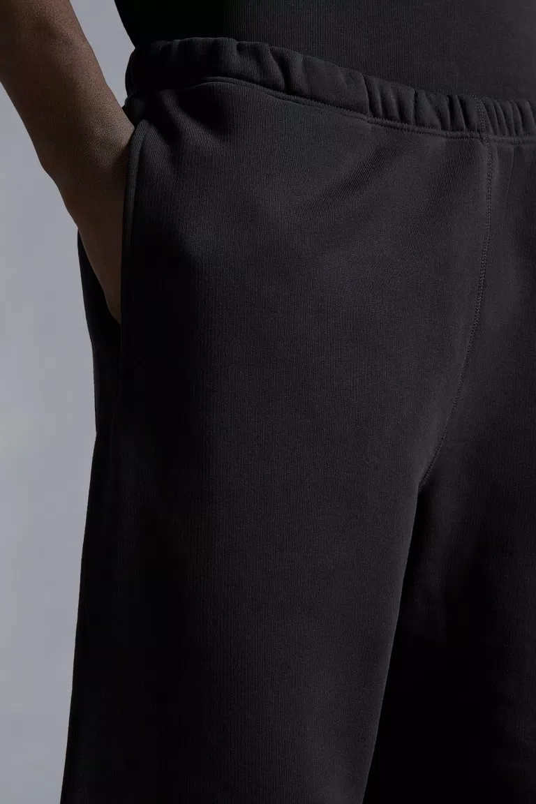 Moncler Logo Sticker Sweatpants In Black