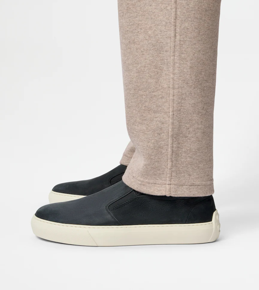 Tod's Slip-on Low-top Casual Shoes In Black