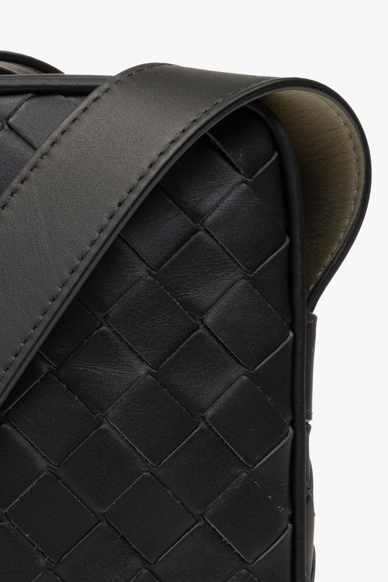 Bottega Veneta Woven Detail Shoulder Bag In Black