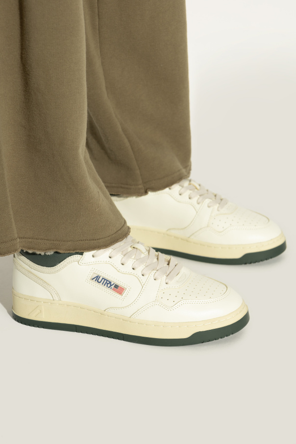Autry Round-toe Low-top Casual Shoes In White