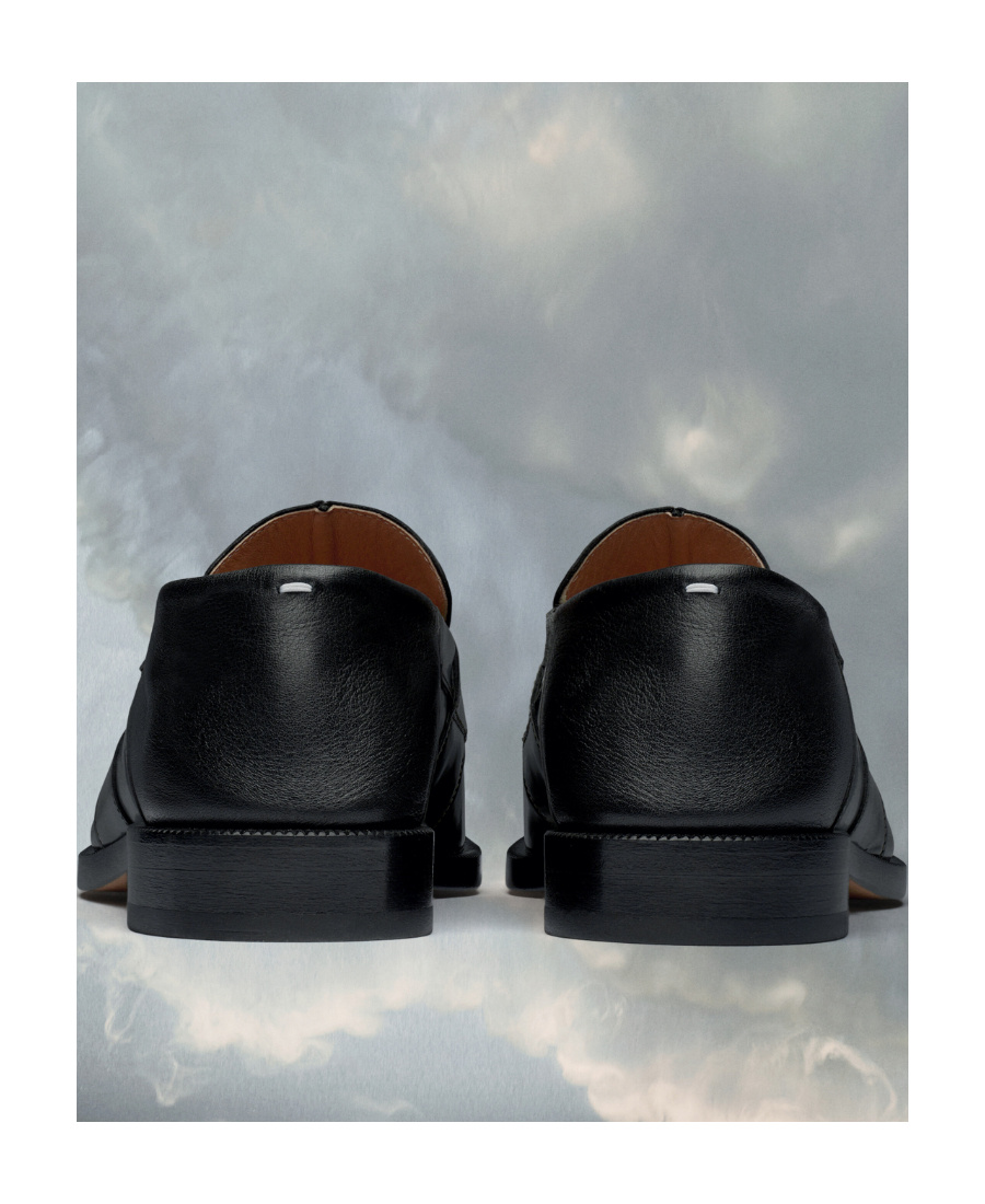 Maison Margiela Tabi Split-toe Glossed-leather Loafers In Black