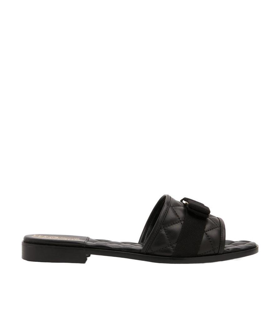 Ferragamo Love Cq Quilted Leather Flat Sandals In Black