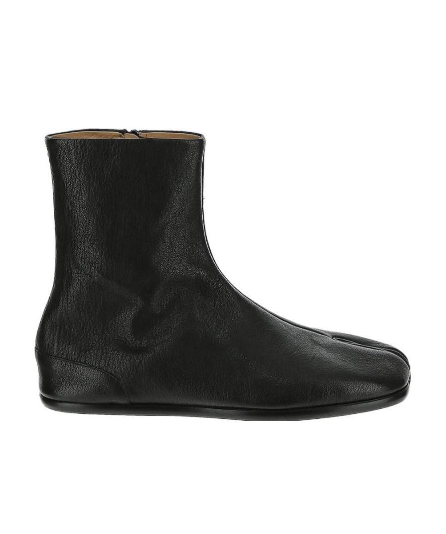 Maison Margiela Black Tabi Leather Ankle Boots In Black