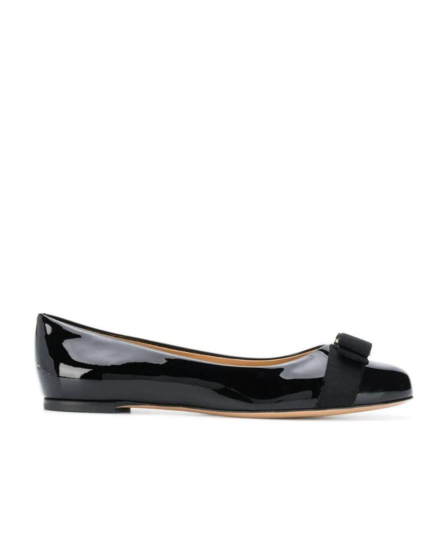 Shop Ferragamo Bow-detailing Ballerina Shoes In Black