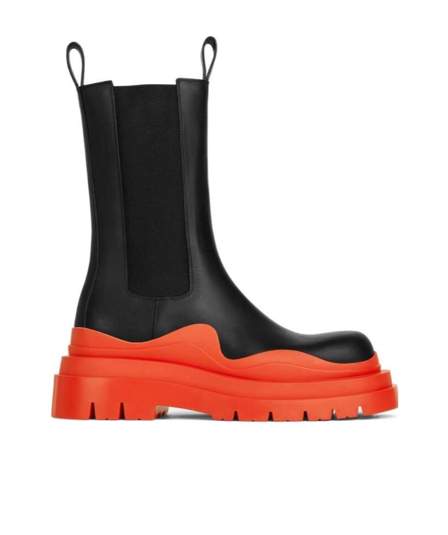 Bottega Veneta Tire Chelsea Short Boots In Black