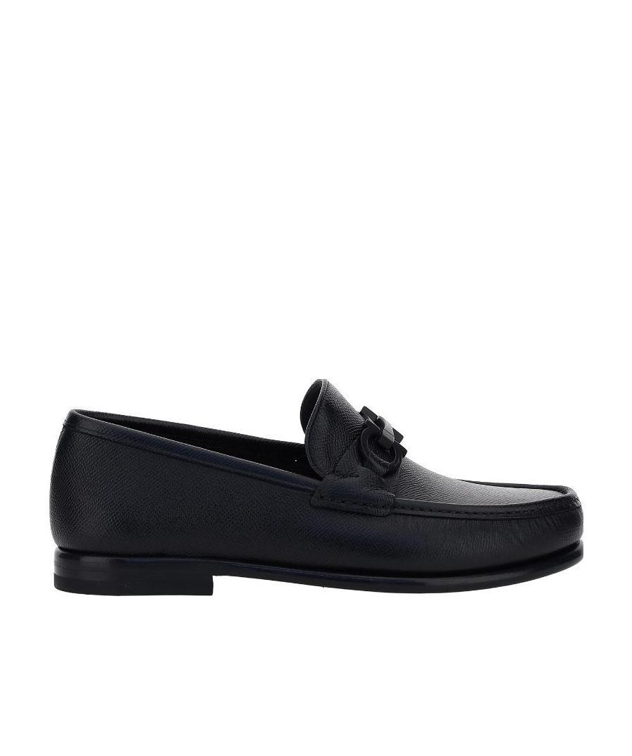 Ferragamo Gancini-buckle Loafer In Black