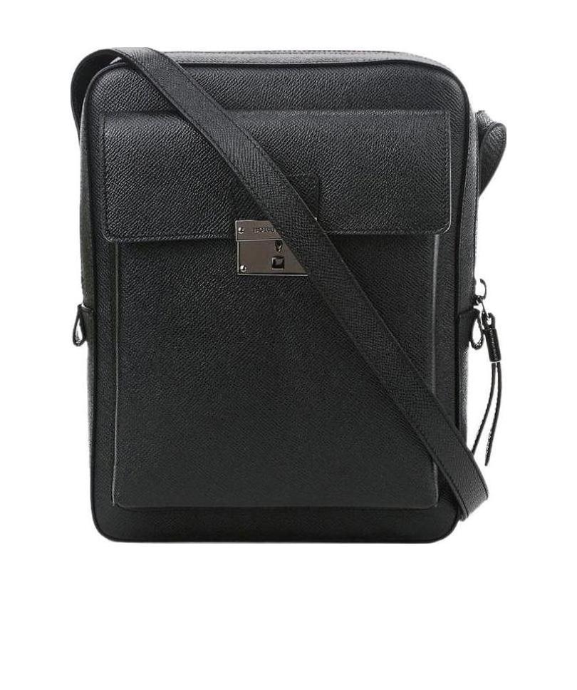 Burberry Logo Shoulder Bag In Black