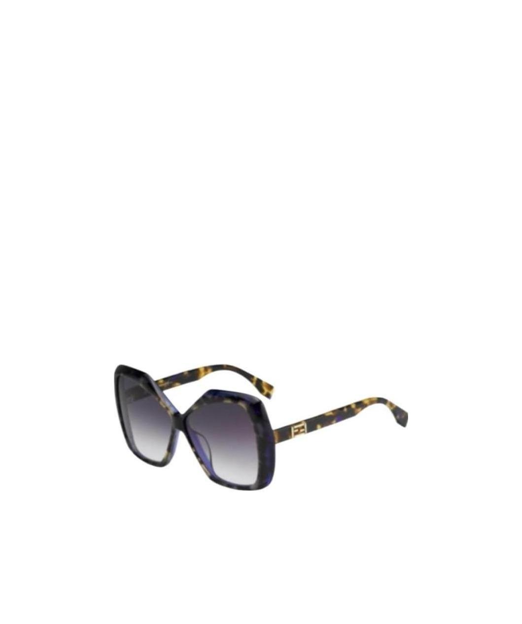Fendi Square Sunglasses In Black