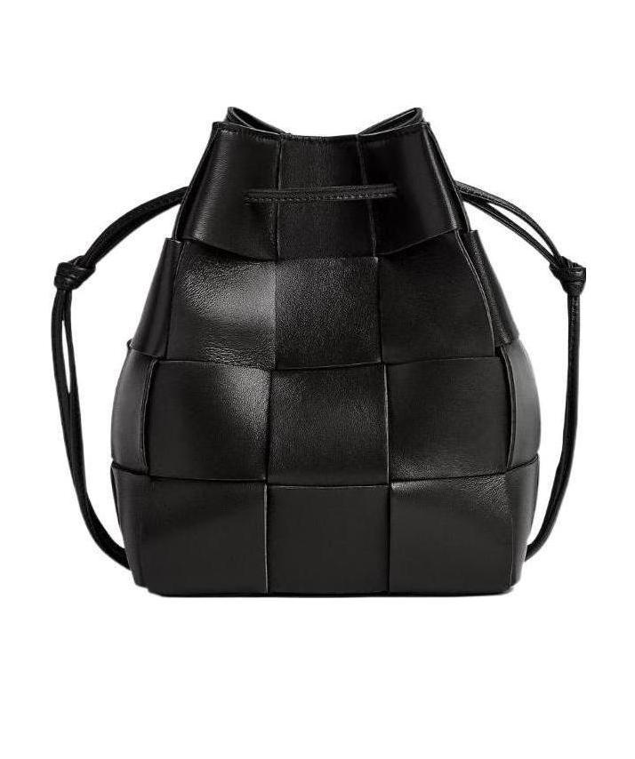 Bottega Veneta Cassette Small Leather Bucket Bag In Black