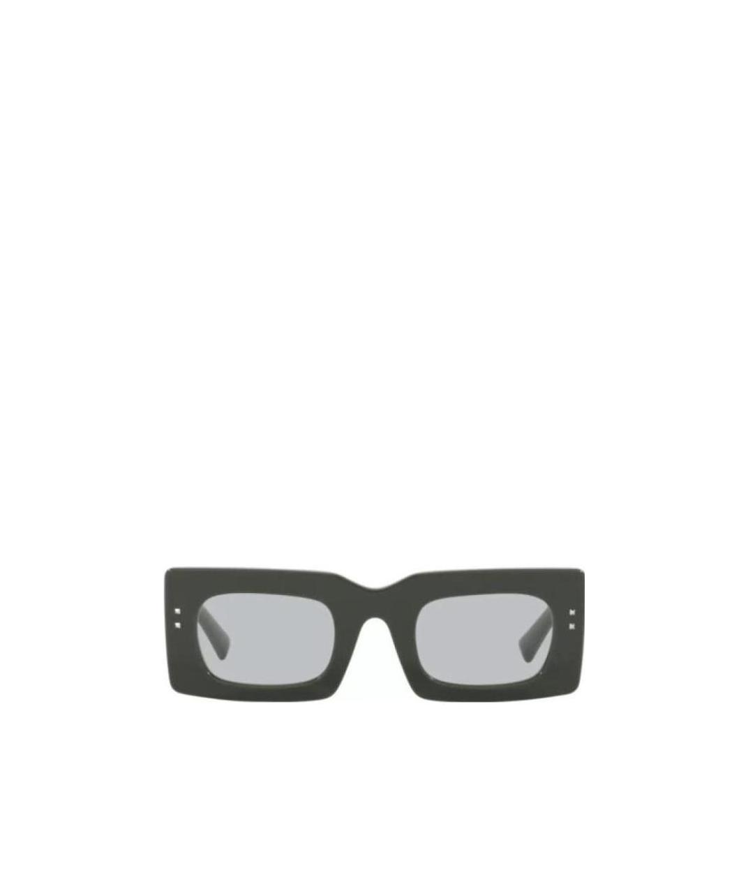 Valentino Rectangular Frame Sunglasses In Black