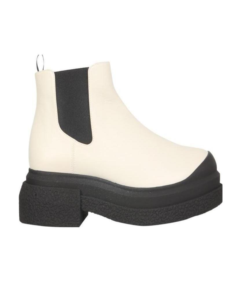 STUART WEITZMAN ROUND HEAD DESIGN AND ANKLE BOOTS