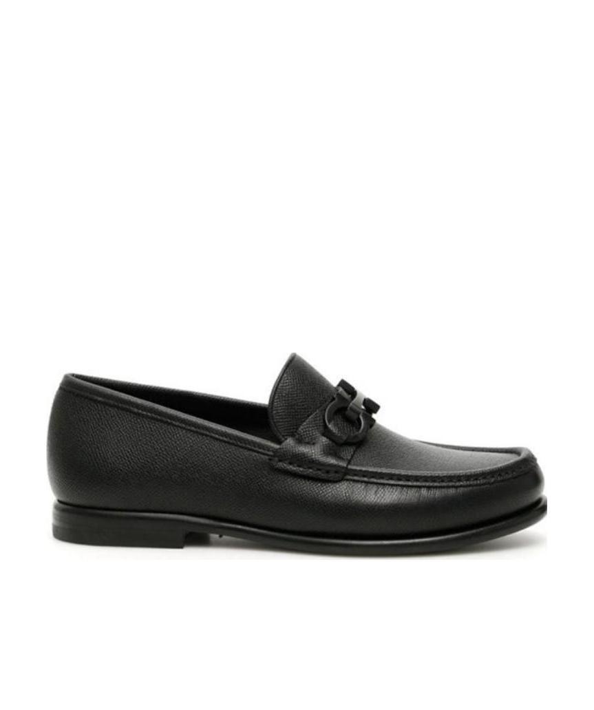 Ferragamo Gancini-buckle Loafer In Black