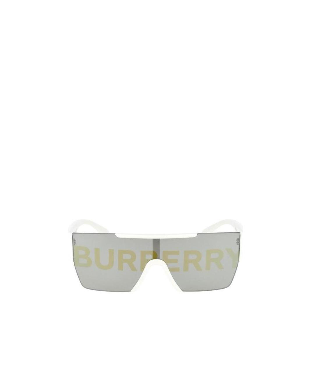 Burberry Rectangular Logo Sunglasses In Gray