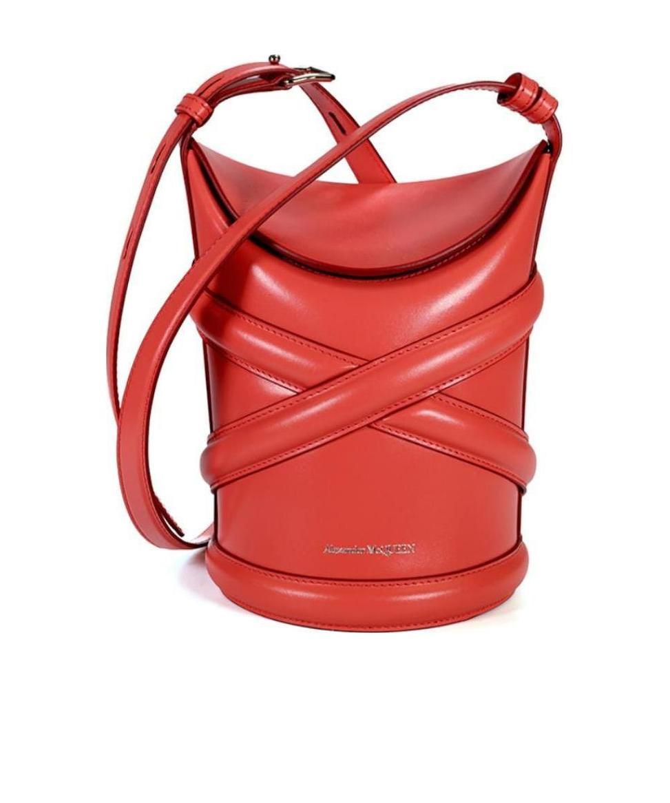 Alexander Mcqueen The Curve Bucket Shoulder Bag In Red