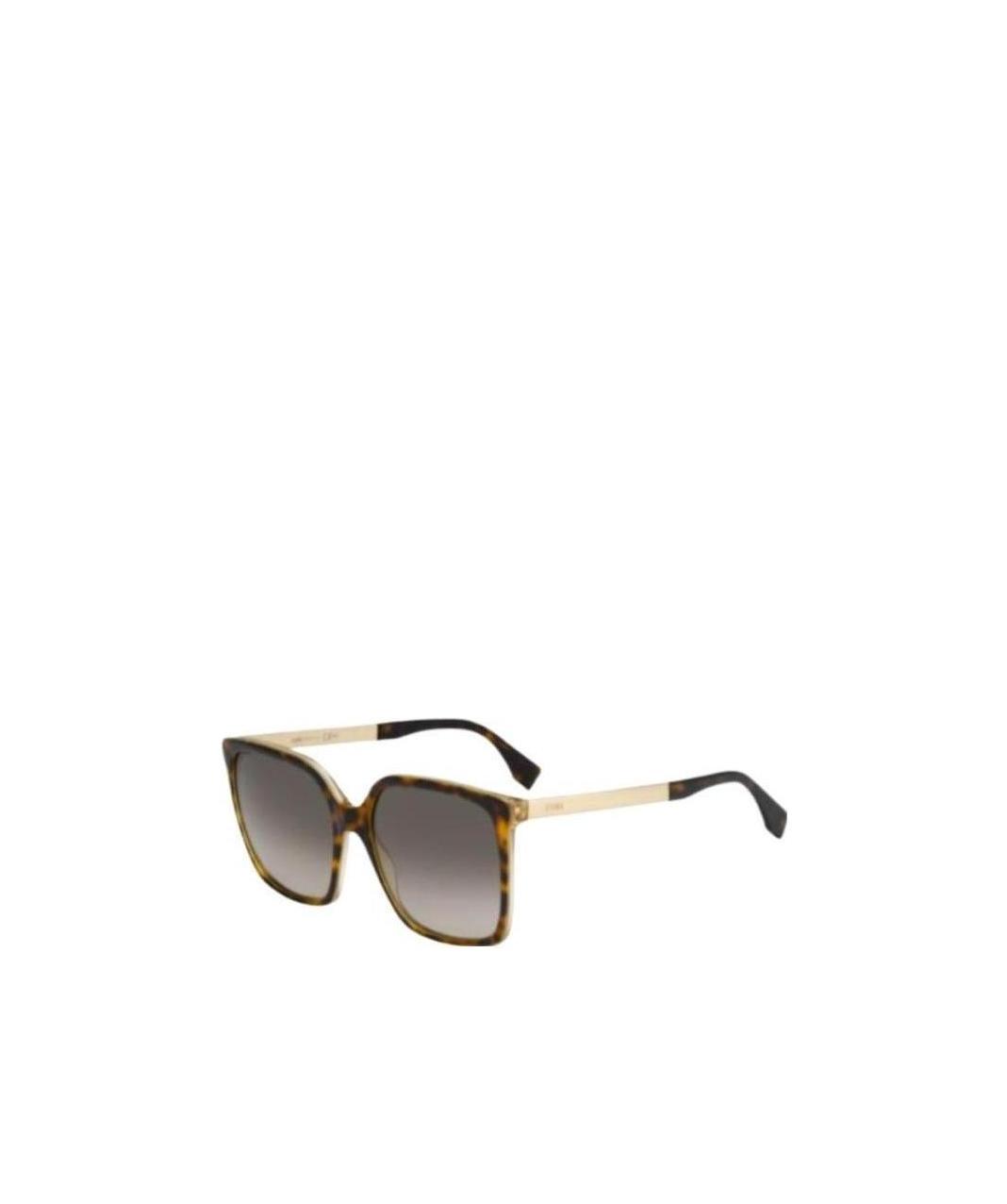 Fendi Square Sunglasses In Black