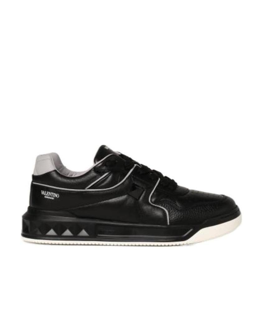 Valentino One Stud Low-top Sneakers In White