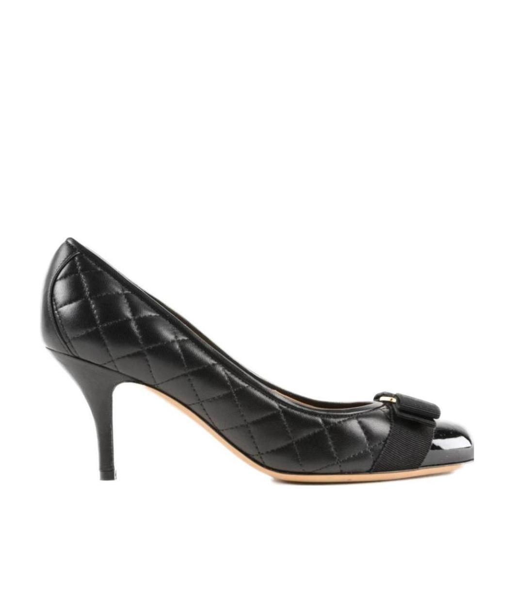 Ferragamo Quilted "vara" Pumps - Black In Black