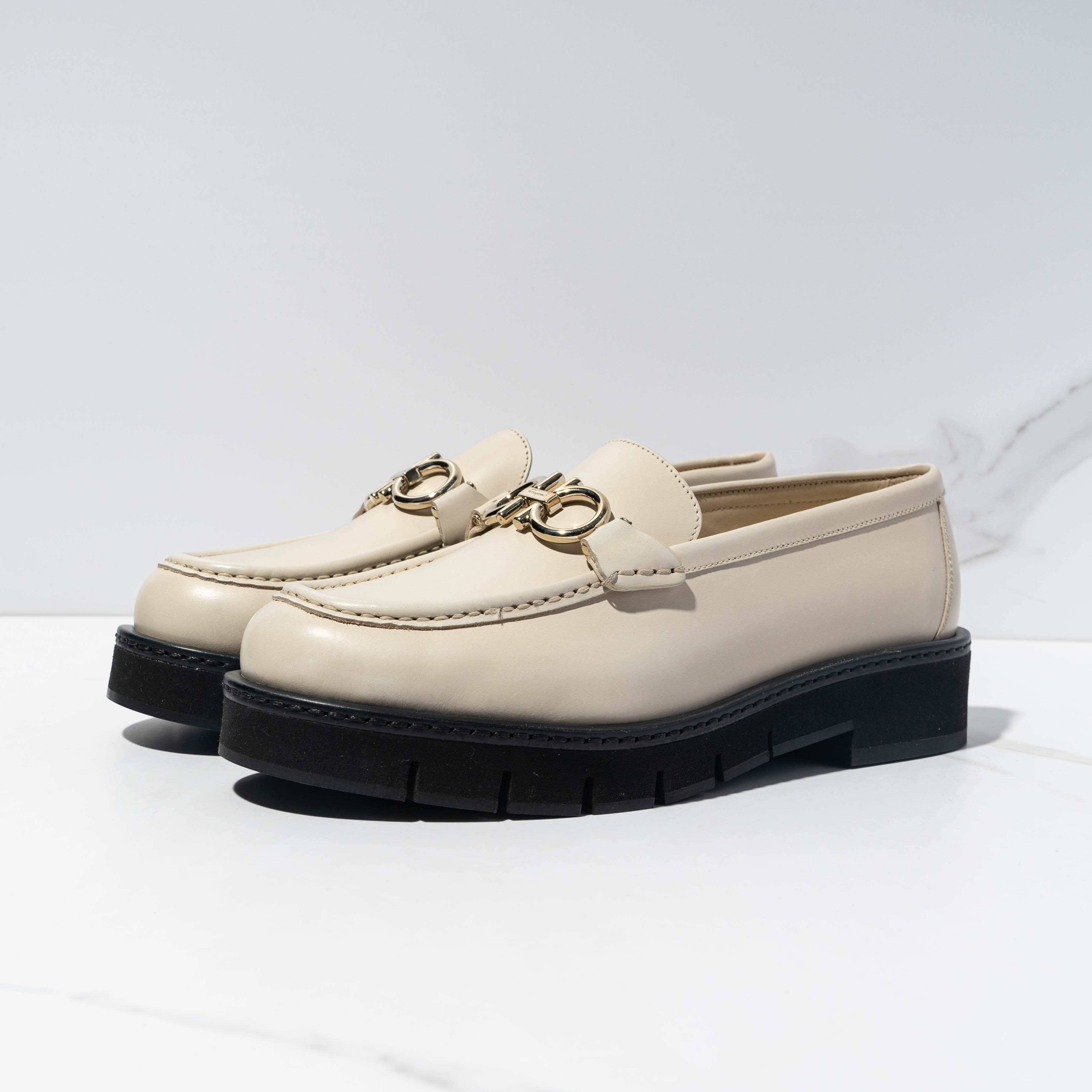FERRAGAMO GANCINI-PLAQUE LEATHER LOAFERS