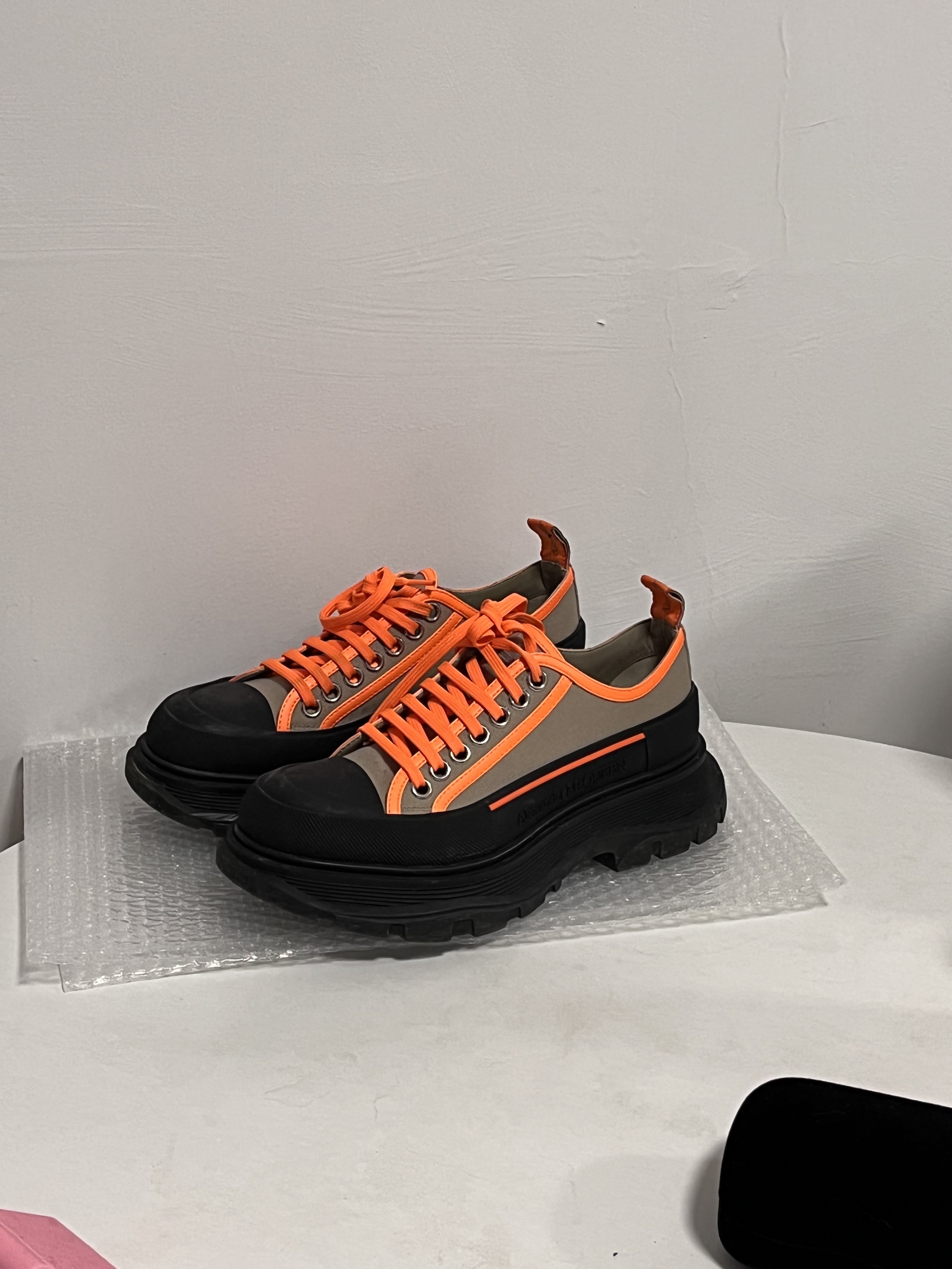 Alexander Mcqueen Tread Slick Lace Up Sneakers In Black