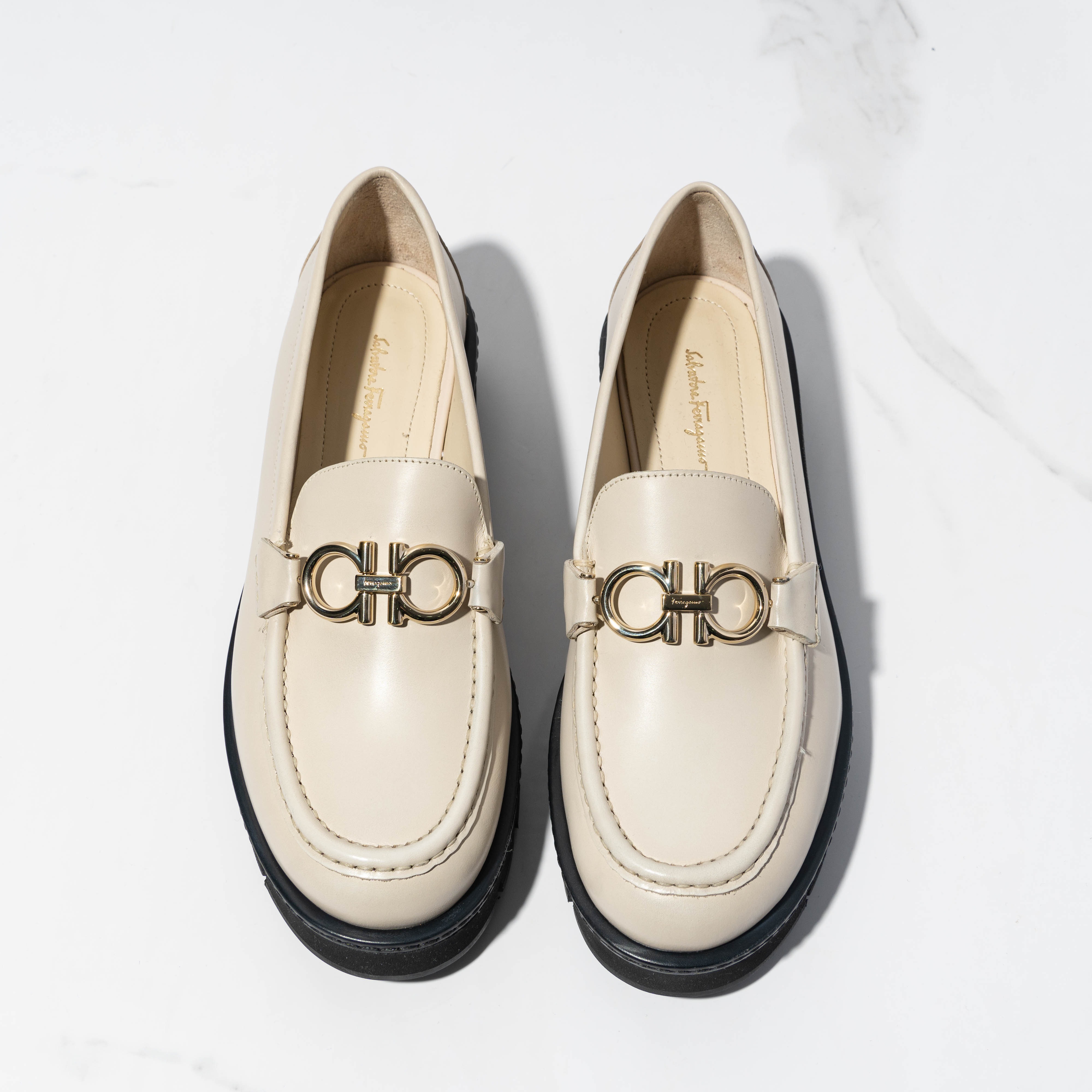 Shop Ferragamo Gancini-plaque Leather Loafers In Nude