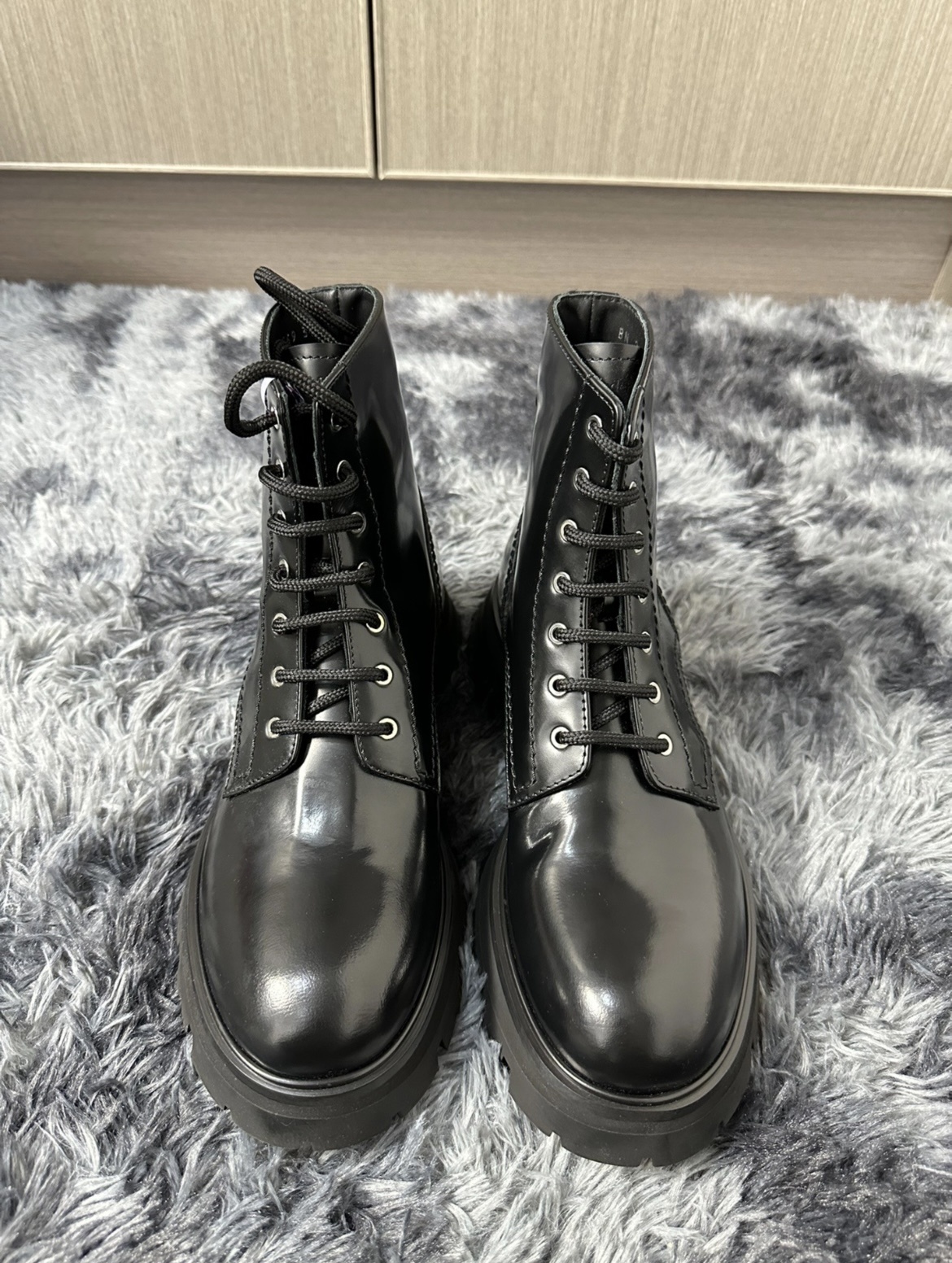 Alexander Mcqueen Wander Glossed-leather Exaggerated-sole Ankle Boots In Black